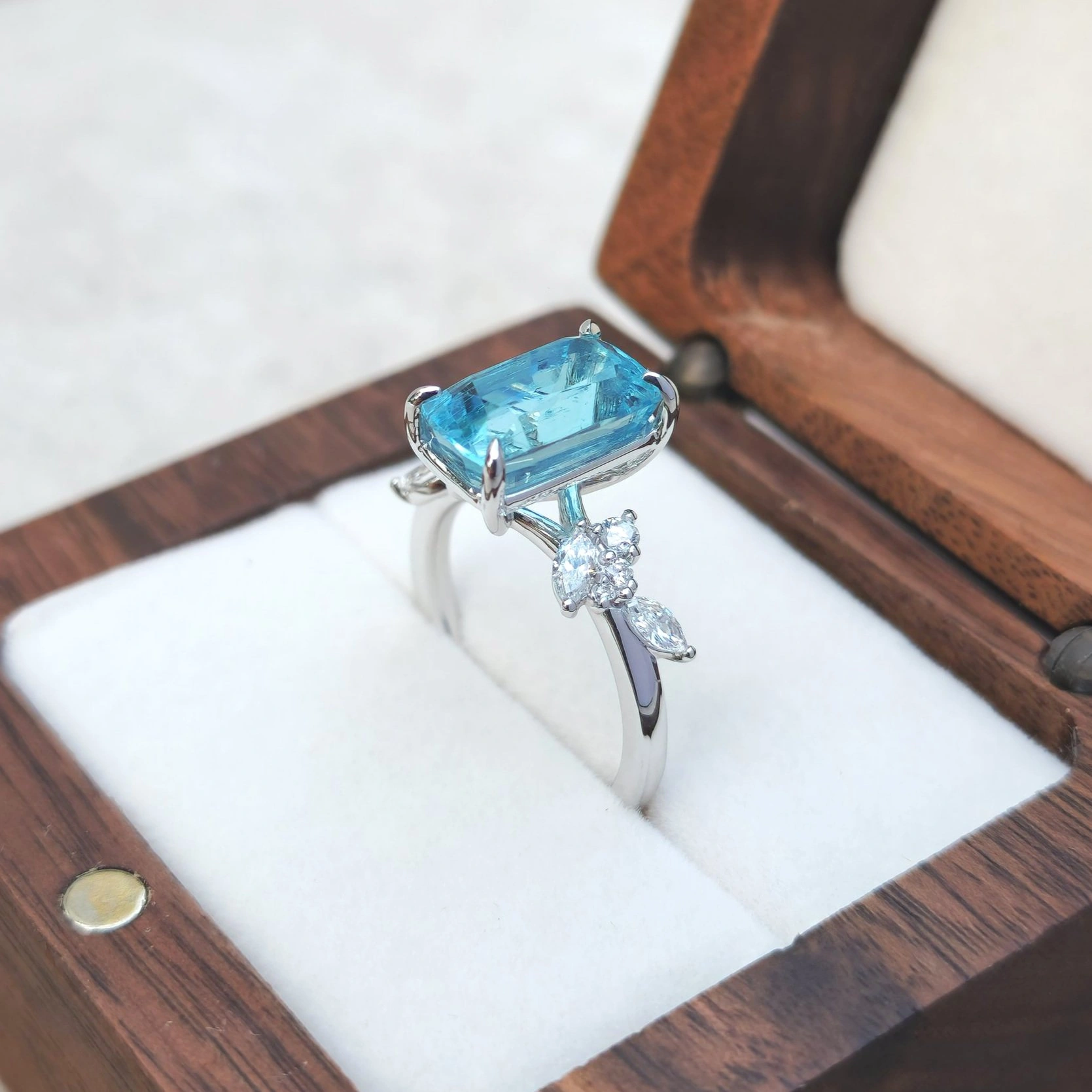 Aquamarine Diamond Foliage and Dew Drops Ring in 18k White Gold