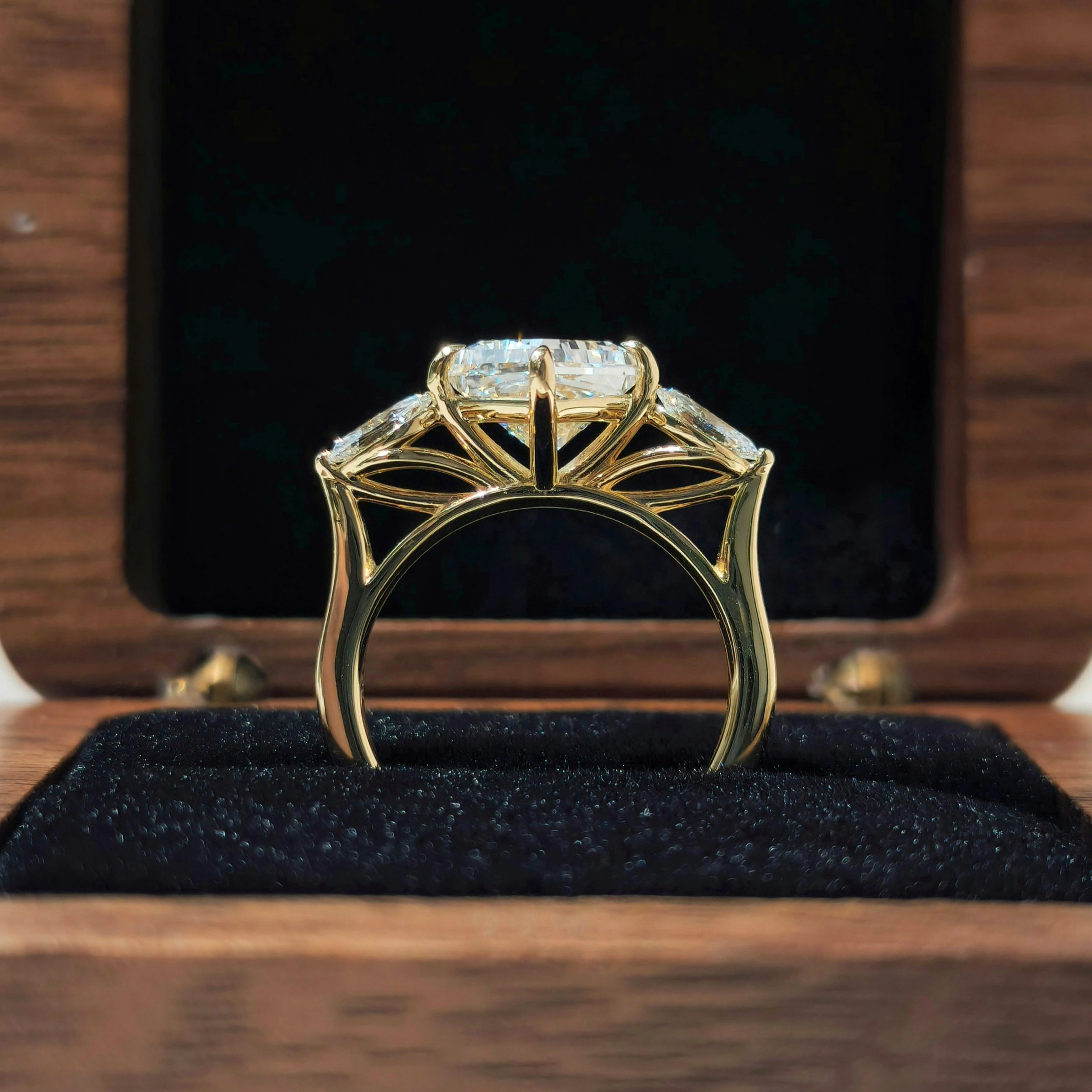 Kite Diamond Engagement Ring in 18k Yellow Gold