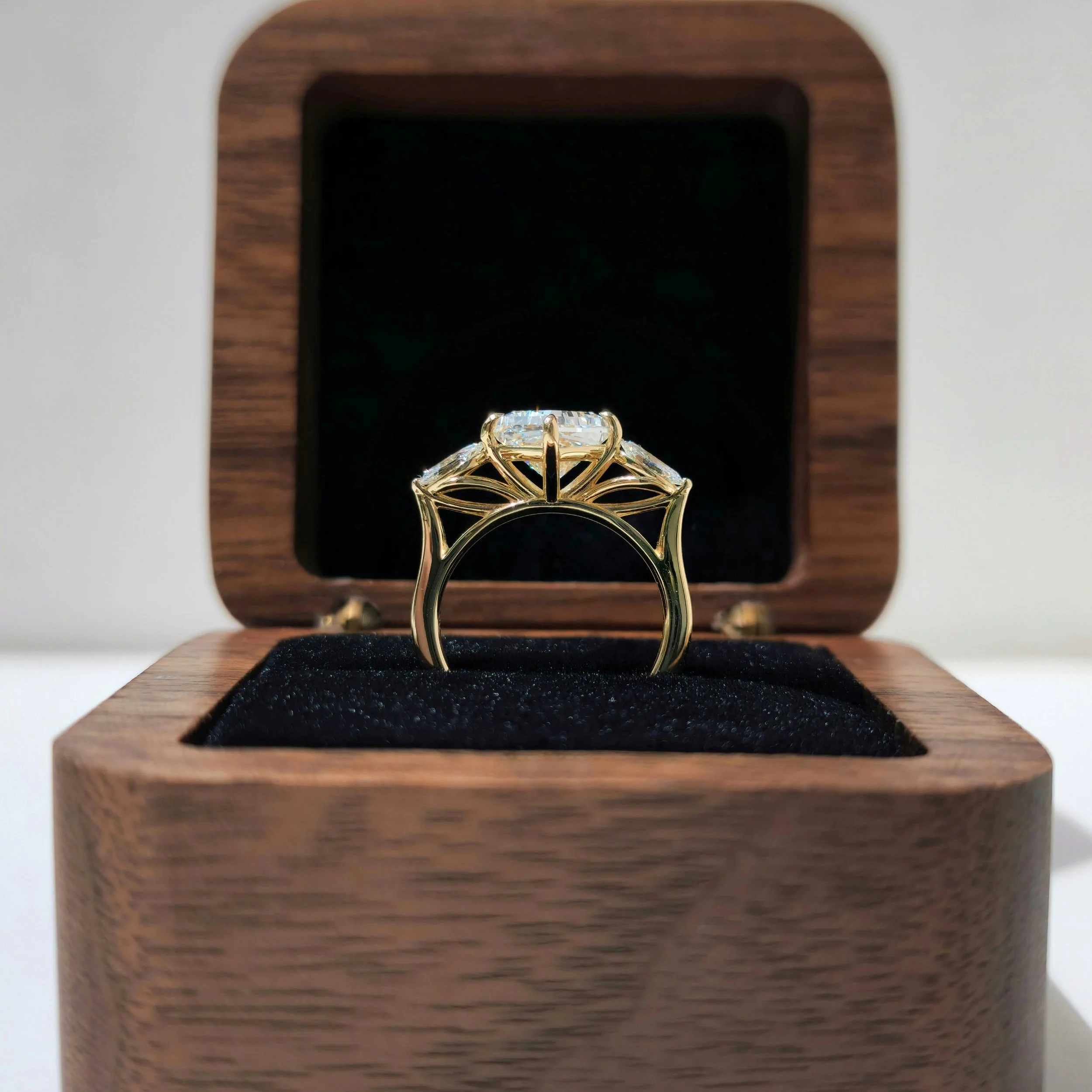 Kite Diamond Engagement Ring in 18k Yellow Gold