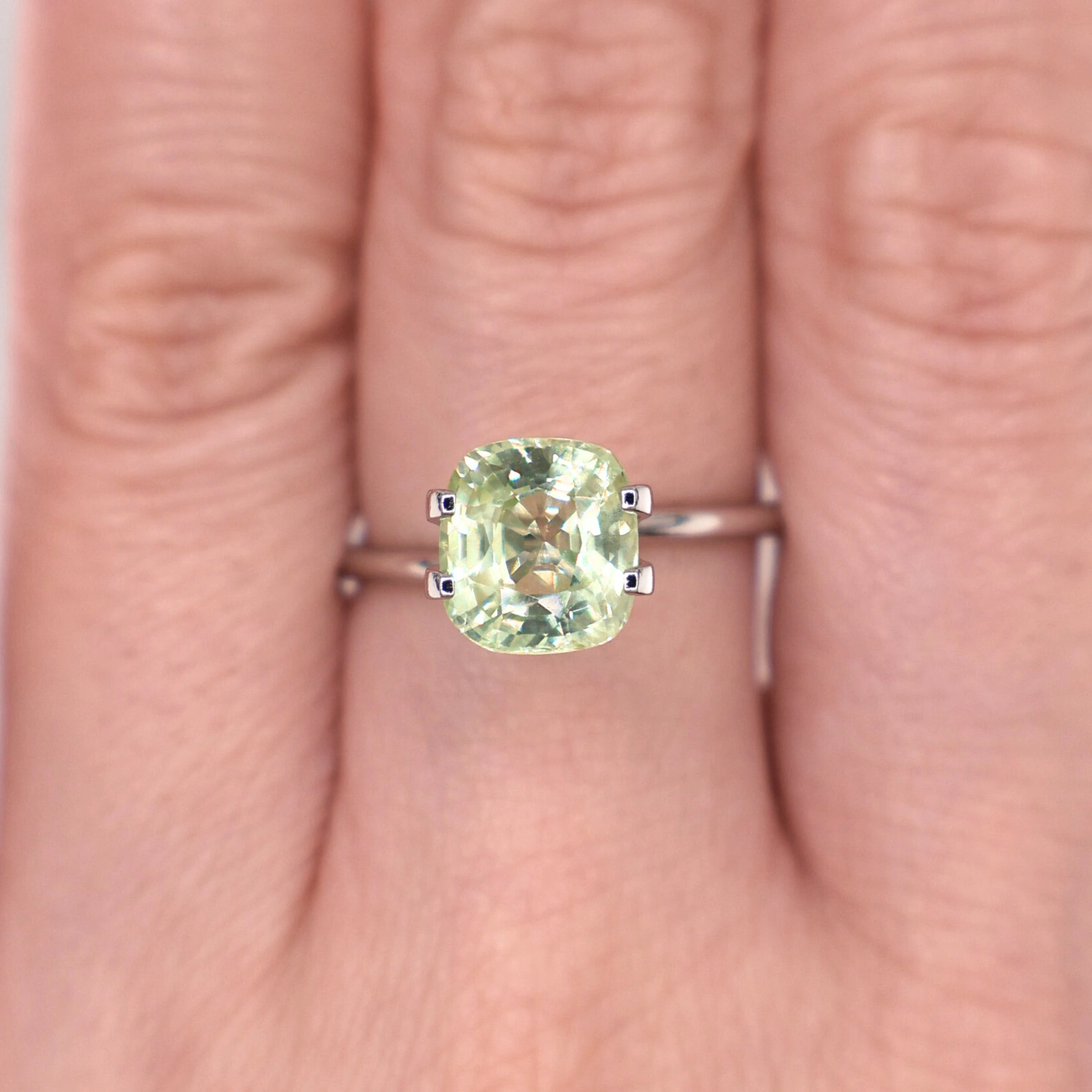 Light Greenish Yellow Sapphire 2.50ct, Burma (Myanmar)