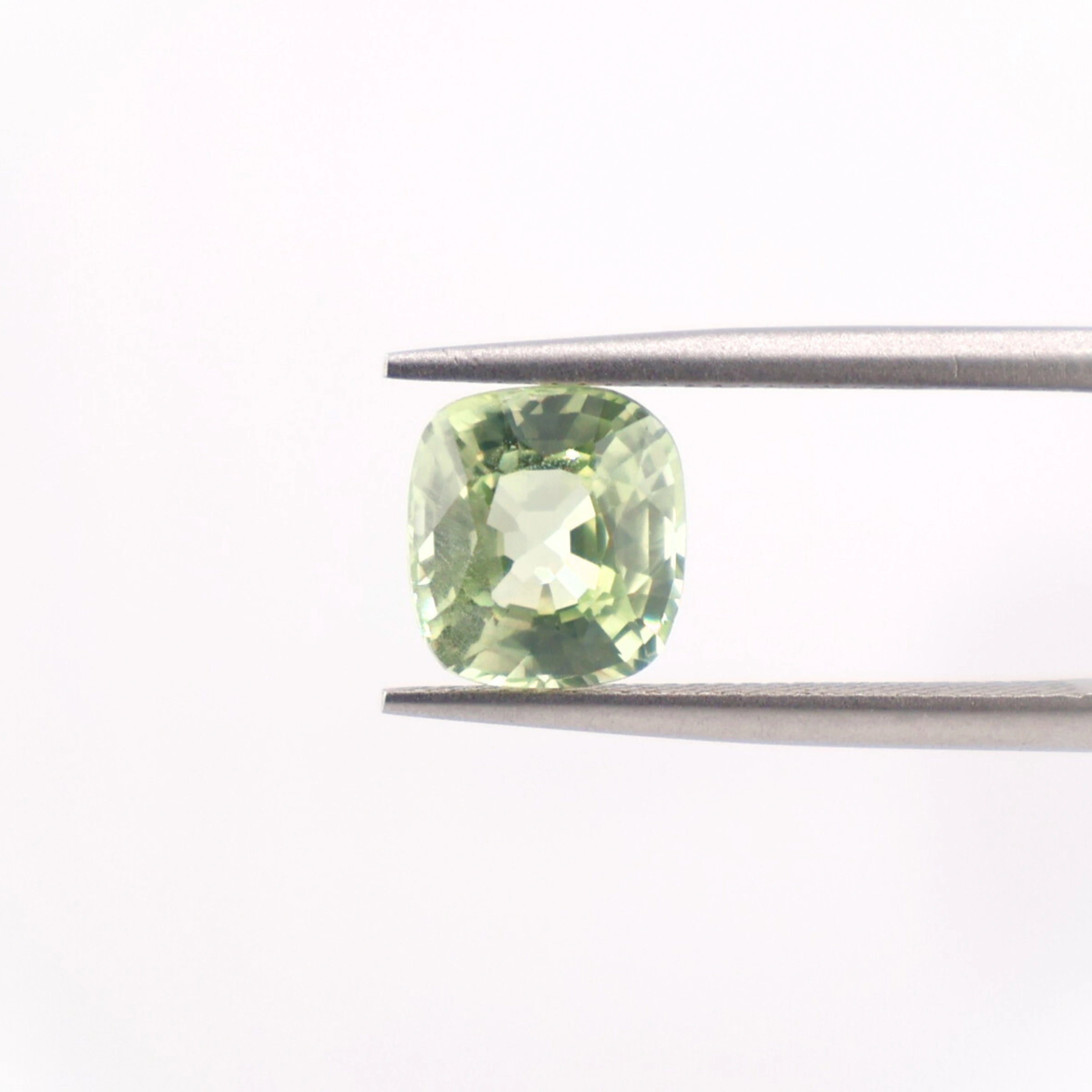 Light Greenish Yellow Sapphire 2.50ct, Burma (Myanmar)